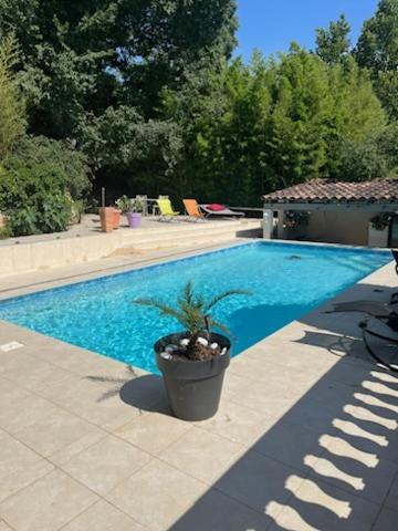 L'Appartement Du Micocoulier Salon-de-Provence Dış mekan fotoğraf